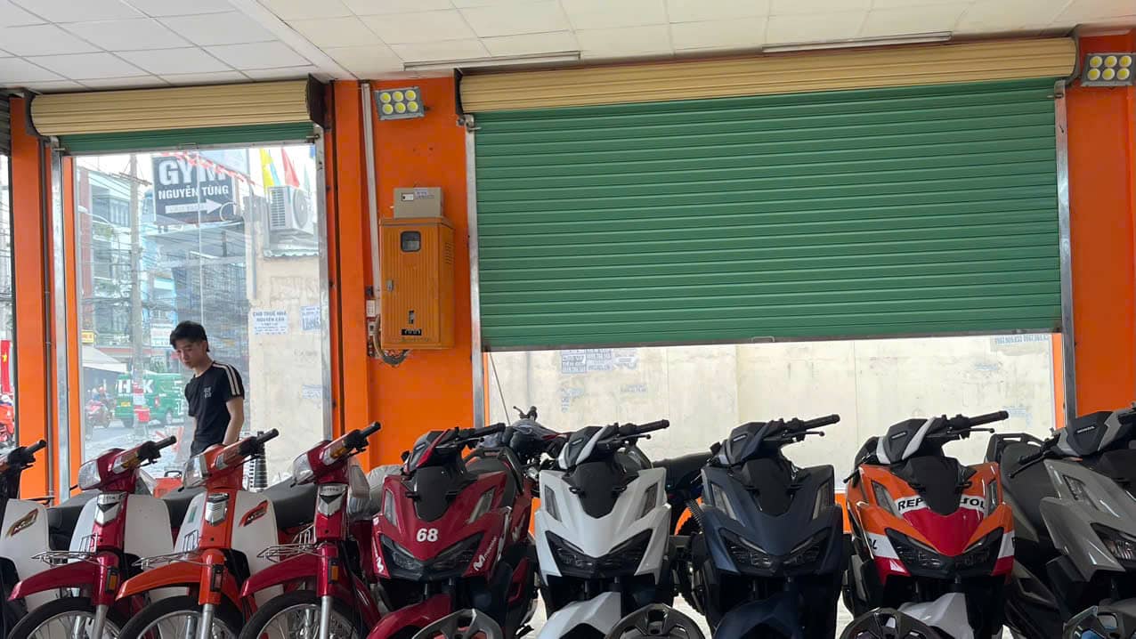 Mẫu cửa cuốn tôn Đài Loan kéo tay