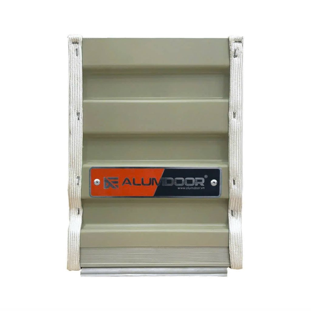 10+ Mẫu Cửa Cuốn Tấm Liền Đẹp, Gọn, Phù Hợp Nhà Phố Và Kho Xưởng 26 4. Mẫu Cửa Cuốn Tấm Liền Vân Gỗ