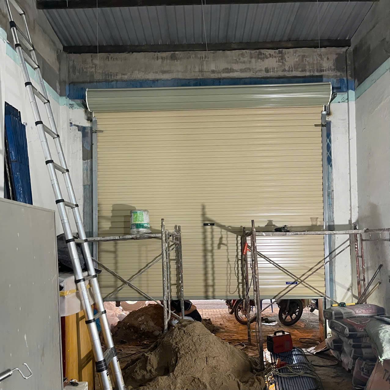 Báo giá cửa cuốn Tấm Liền kéo tay