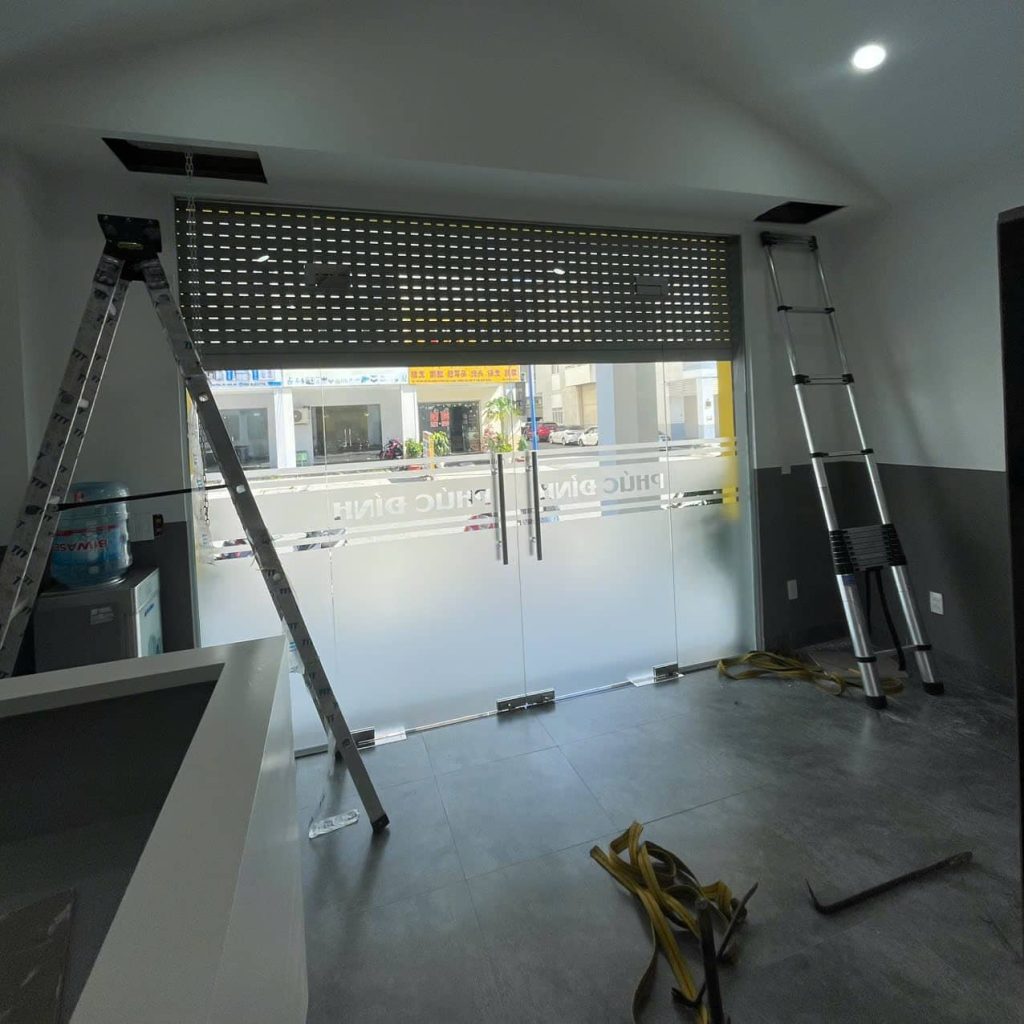 Dịch Vụ Sửa Cửa Cuốn Tại Gia Lâm 24/7 – Thợ Gần, Báo Giá Trước 14 Sửa chữa cửa cuốn Huyện Gia Lâm nhận sửa mọi nơi, mọi chỗ tại Hà Nội