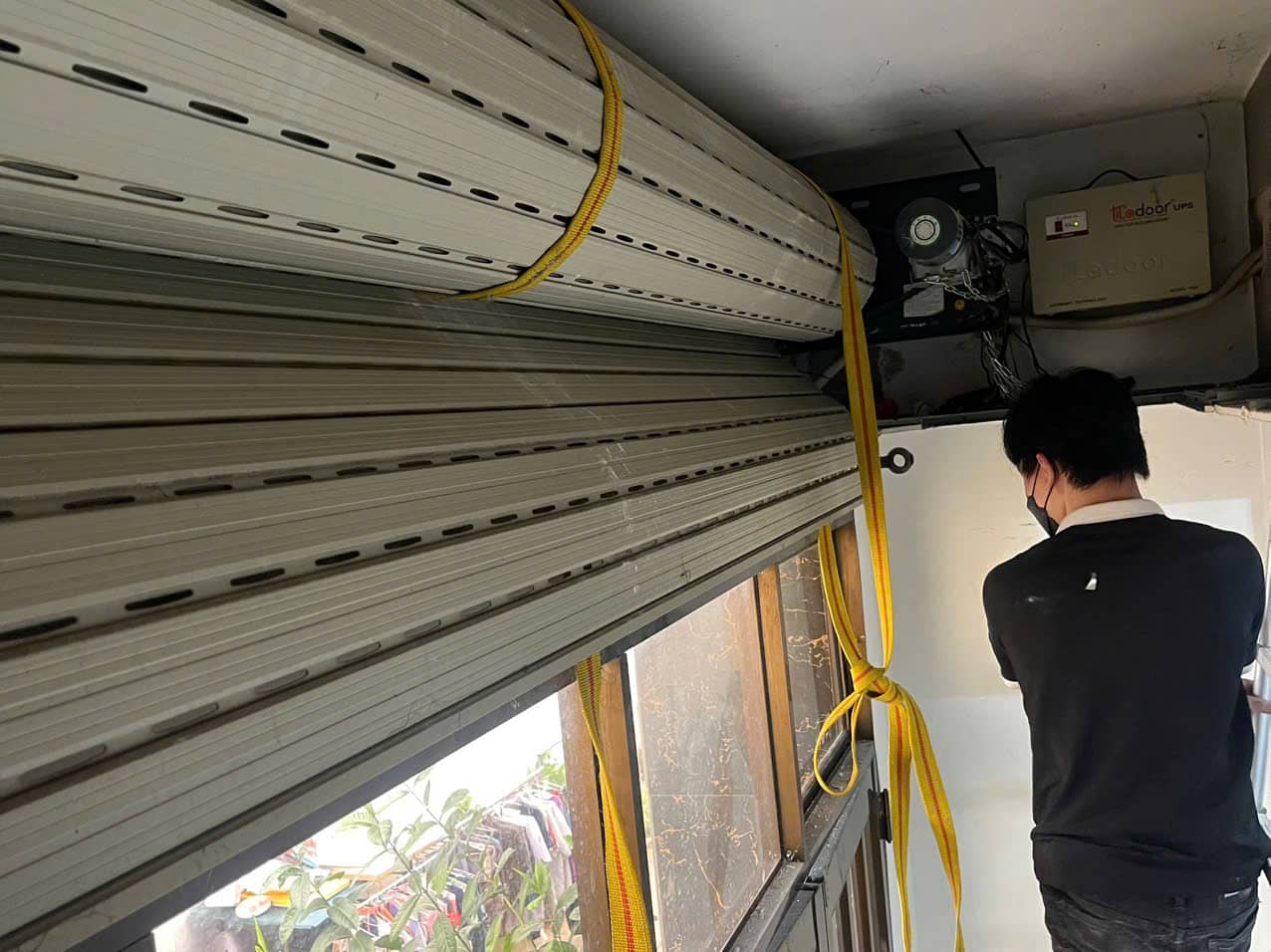 Sửa cửa cuốn quận 3 giá rẻ 24/7 Gọi ngay Vua Cửa Cuốn.