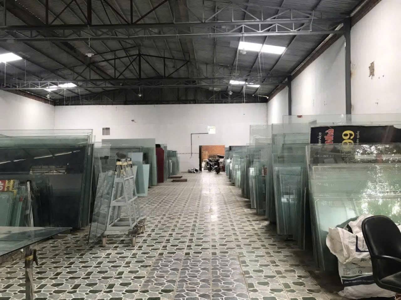 Kho cửa kính tại Vua Cửa Cuốn 