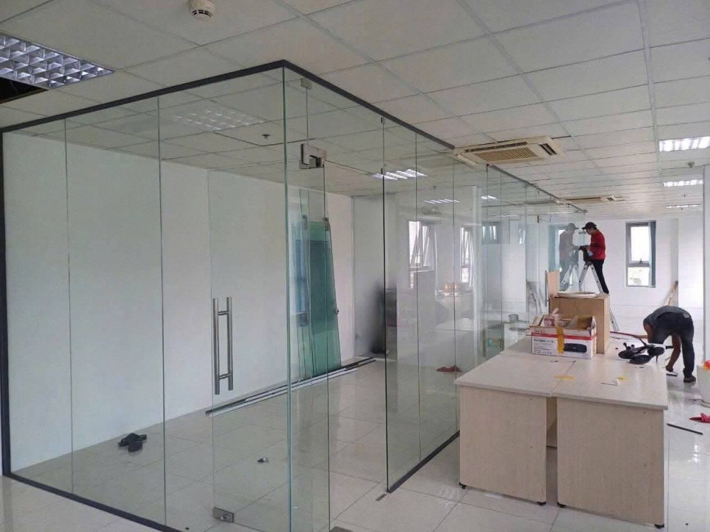 Dịch Vụ Sửa Cửa Kính Cường Lực Tại Nhà – Kiểm Tra Đúng Lỗi, Báo Giá Trước 16 Thợ Sửa chữa cửa kính cường lực, cửa nhôm kính tại nhà