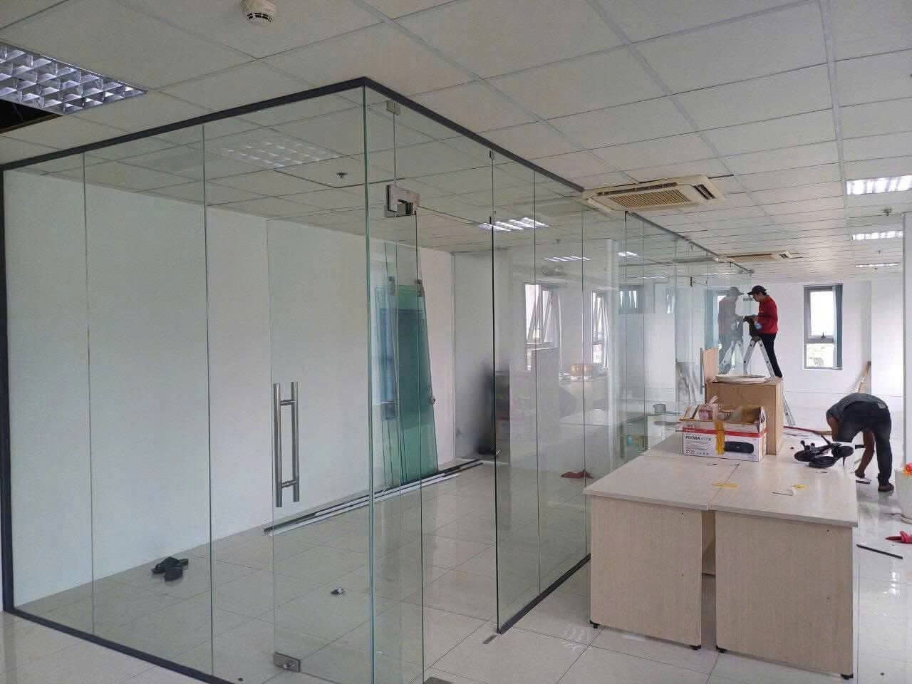 Thợ Sửa chữa cửa kính cường lực, cửa nhôm kính tại nhà