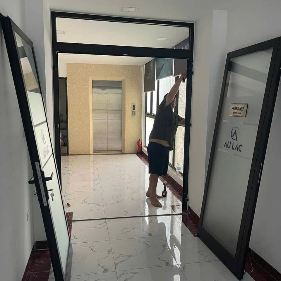 Sửa cửa kính cường lực, cửa nhôm kính giá rẻ tại TPHCM và Hà Nội