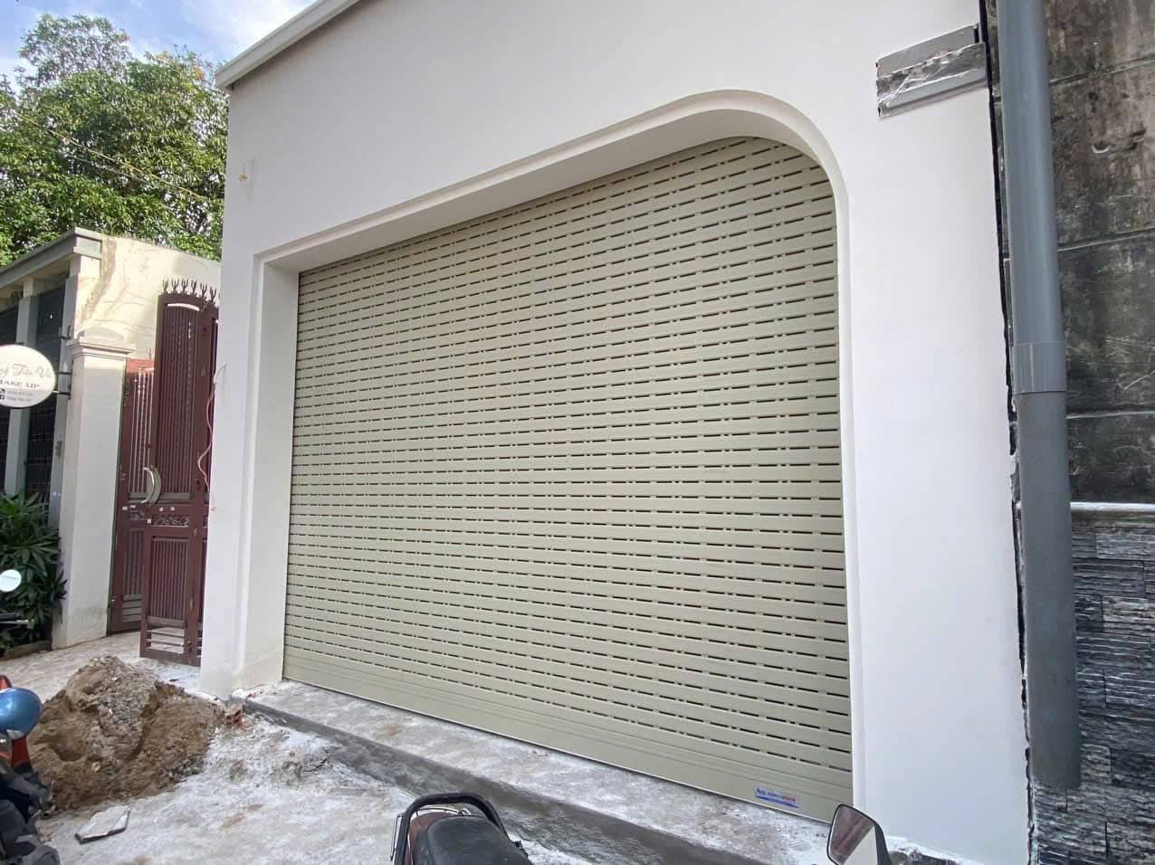 So sánh chi tiết cửa cuốn austdoor và bossdoor nên chọn oan toàn hay độ bền từ Vua Cửa Cuốn