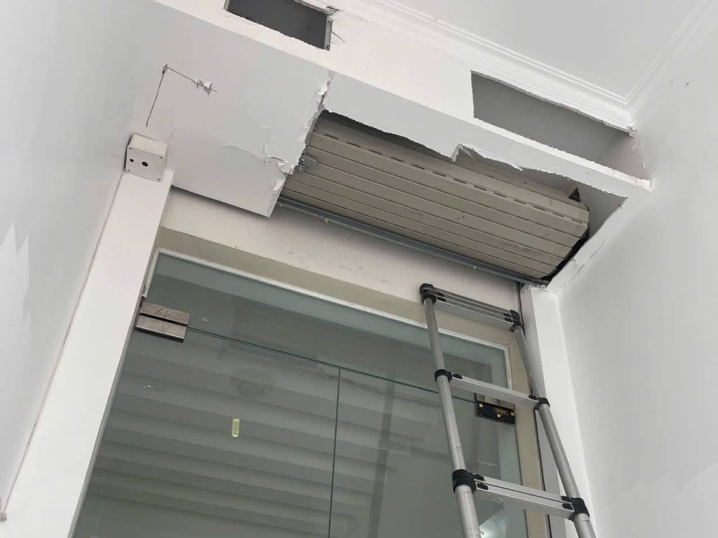 Chuyên Sửa Cửa Cuốn Phường Tân Thới Hiệp | Kẹt Nan, Lệch Ray, Hỏng Motor 23 Sửa Cửa Cuốn Phường Tân Thới Hiệp 24/24 | Khắc Phục Mọi Sự Cố Tận Nơi