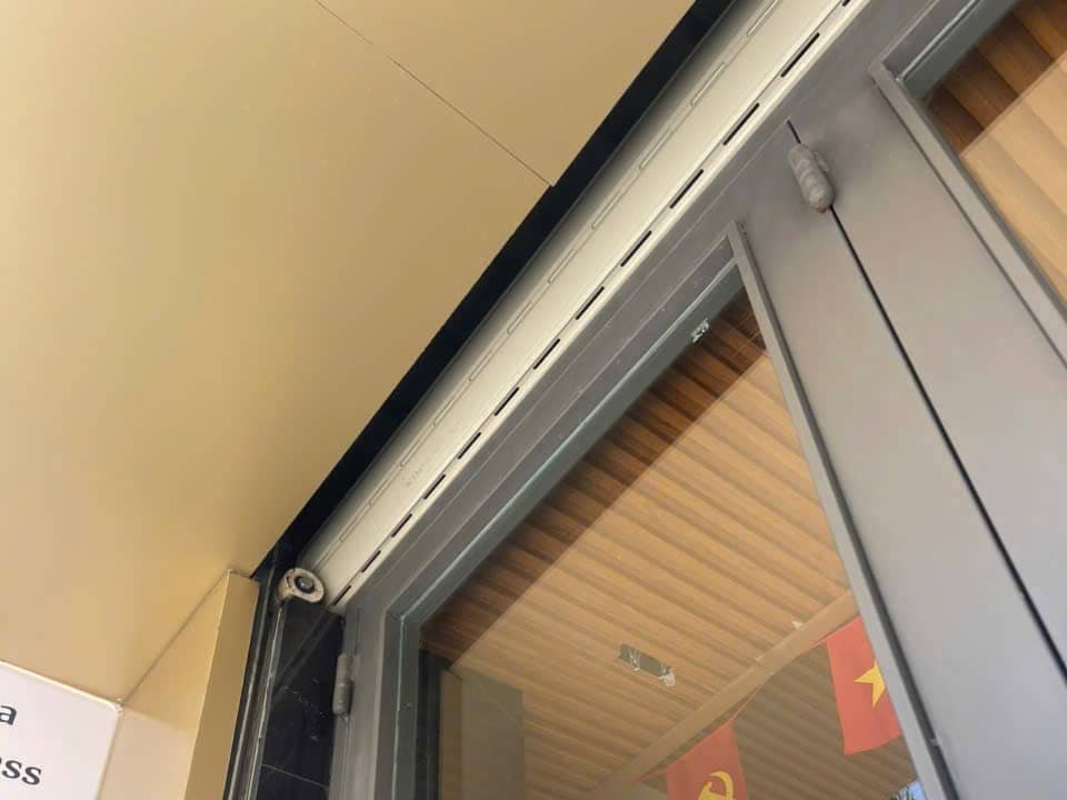 Thay bộ hành trình cửa cuốn 24/24 giá rẻ gọi ngay Vua Cửa Cuốn 