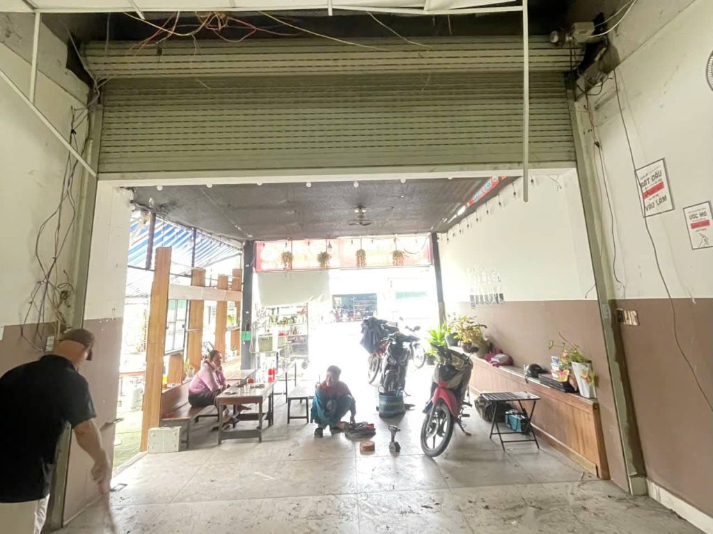 Dịch Vụ Sửa Cửa Cuốn Phường Bình Tân 24/7 Có Mặt Nhanh – Xử Lý Kẹt Cửa, Hỏng Motor 21 Dịch Vụ Sửa Cửa Cuốn Phường Bình Tân Nhanh Chóng – Xử Lý Kẹt Cửa, Hỏng Motor