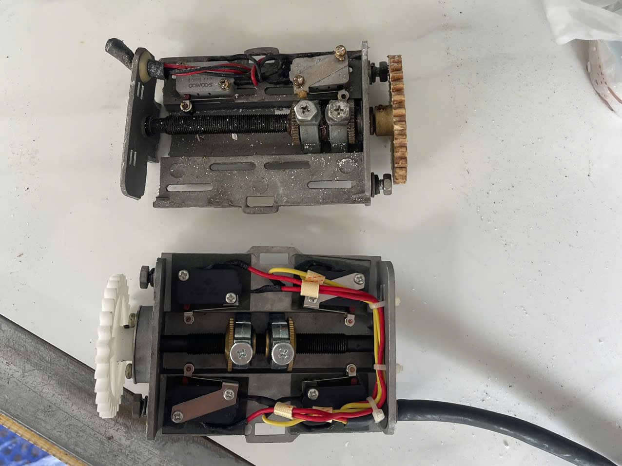 Thay bộ hành trình cửa cuốn giá rẻ gọi ngay 0909930910