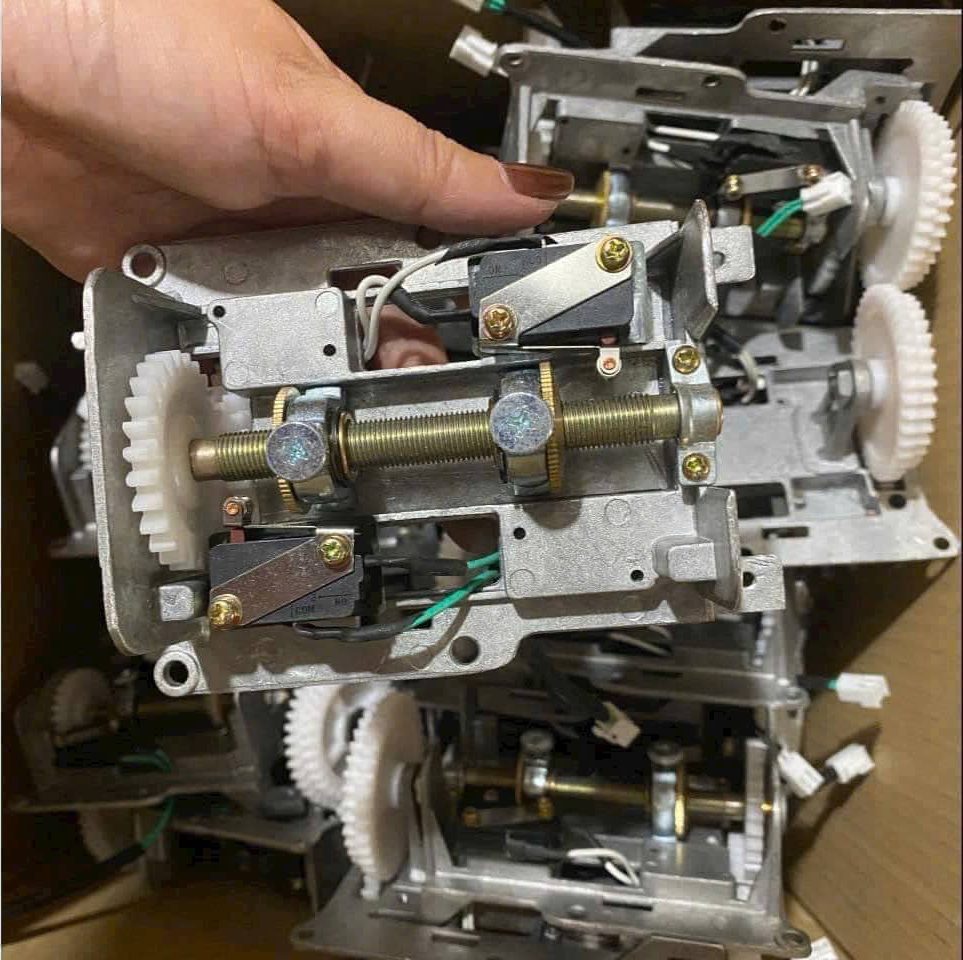 Thay bộ hành trình cửa cuốn 24/24 giá rẻ gọi ngay 0909930910