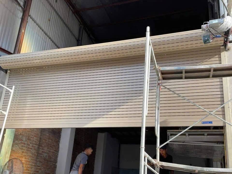 10+Mẫu Cửa Cuốn Khe Thoáng Đẹp, Hiện Đại✅Sang Trọng Nhất 2026 18 10 mẫu cửa cuốn khe thoáng đẹp 2025 | Vua Cửa Cuốn