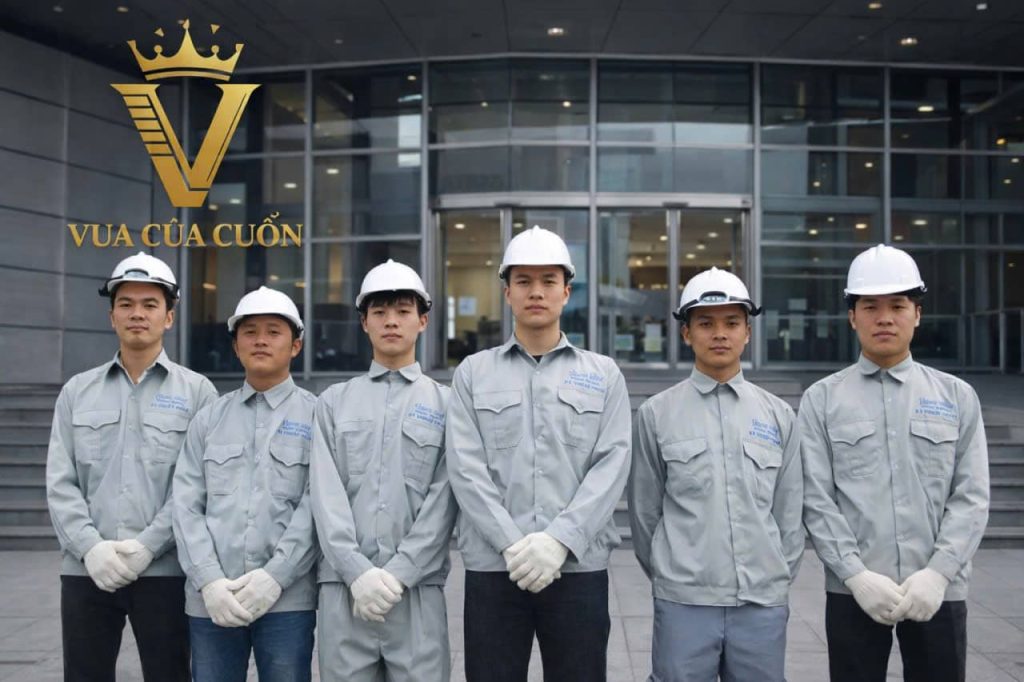 Đội Ngũ Kỹ Thuật Vua Cửa Cuốn✅Quy Trình Tuyển Chọn & Đào Tạo "Thợ Giỏi" Chuẩn 5 Sao 9 Đội ngũ kỹ thuật Vua Cửa Cuốn - Giỏi Nghề - Trung Thực - Tận Tâm.