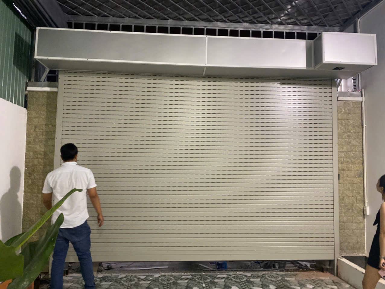 10+Mẫu Cửa Cuốn Khe Thoáng Đẹp, Hiện Đại✅Sang Trọng Nhất 2026 28 10 Mẫu cửa cuốn khe thoáng đẹp ưa chuộng nhất thị trường