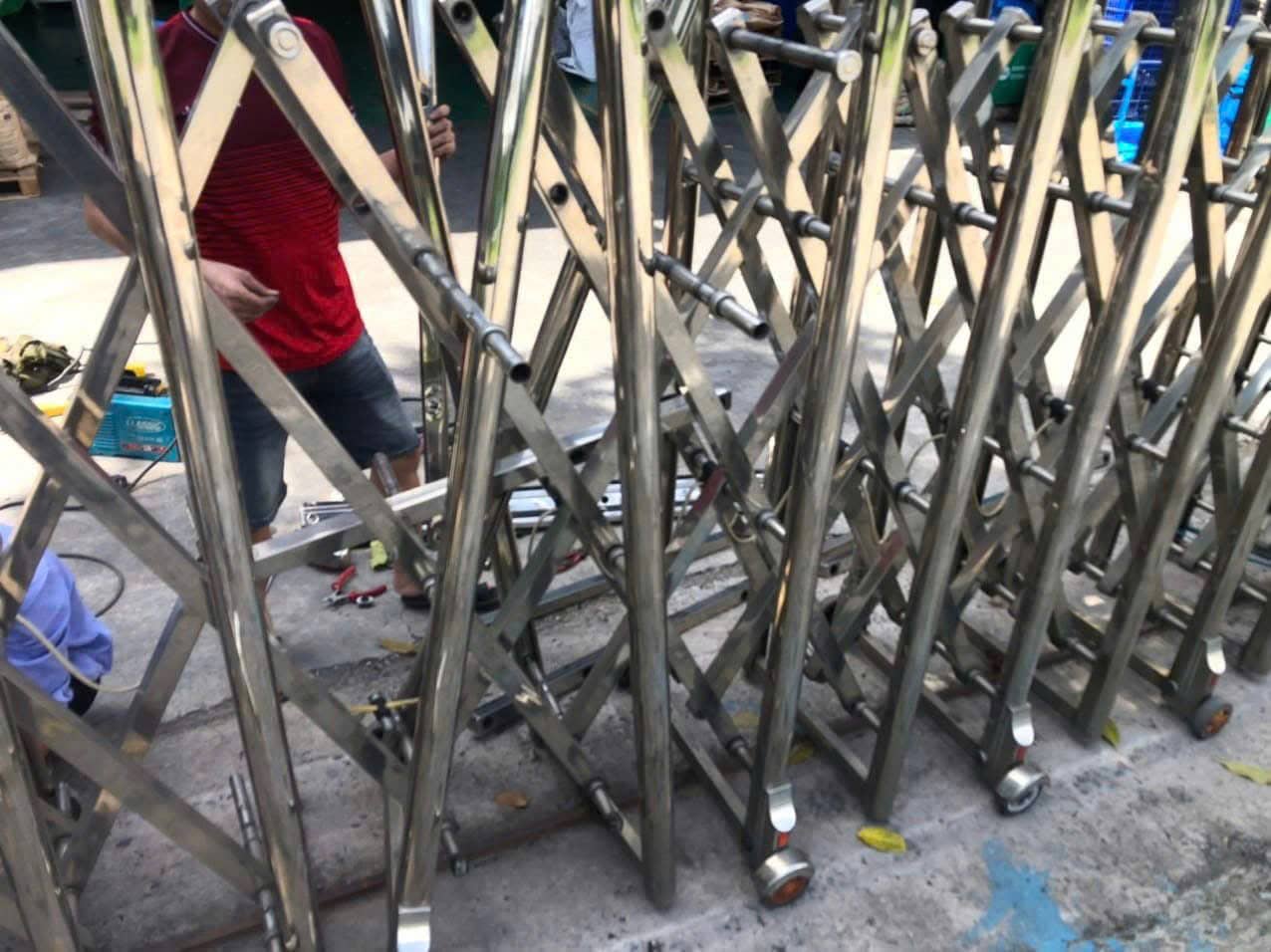 Dịch Vụ Sửa Chữa Cửa Xếp Tại TPHCM Giá Rẻ, Uy Tín: Thợ Đến Ngay 15 Phút✅ 16 Sửa Chữa Cửa Xếp TPHCM Chuyên Nghiệp Tại Vua Cửa Cuốn