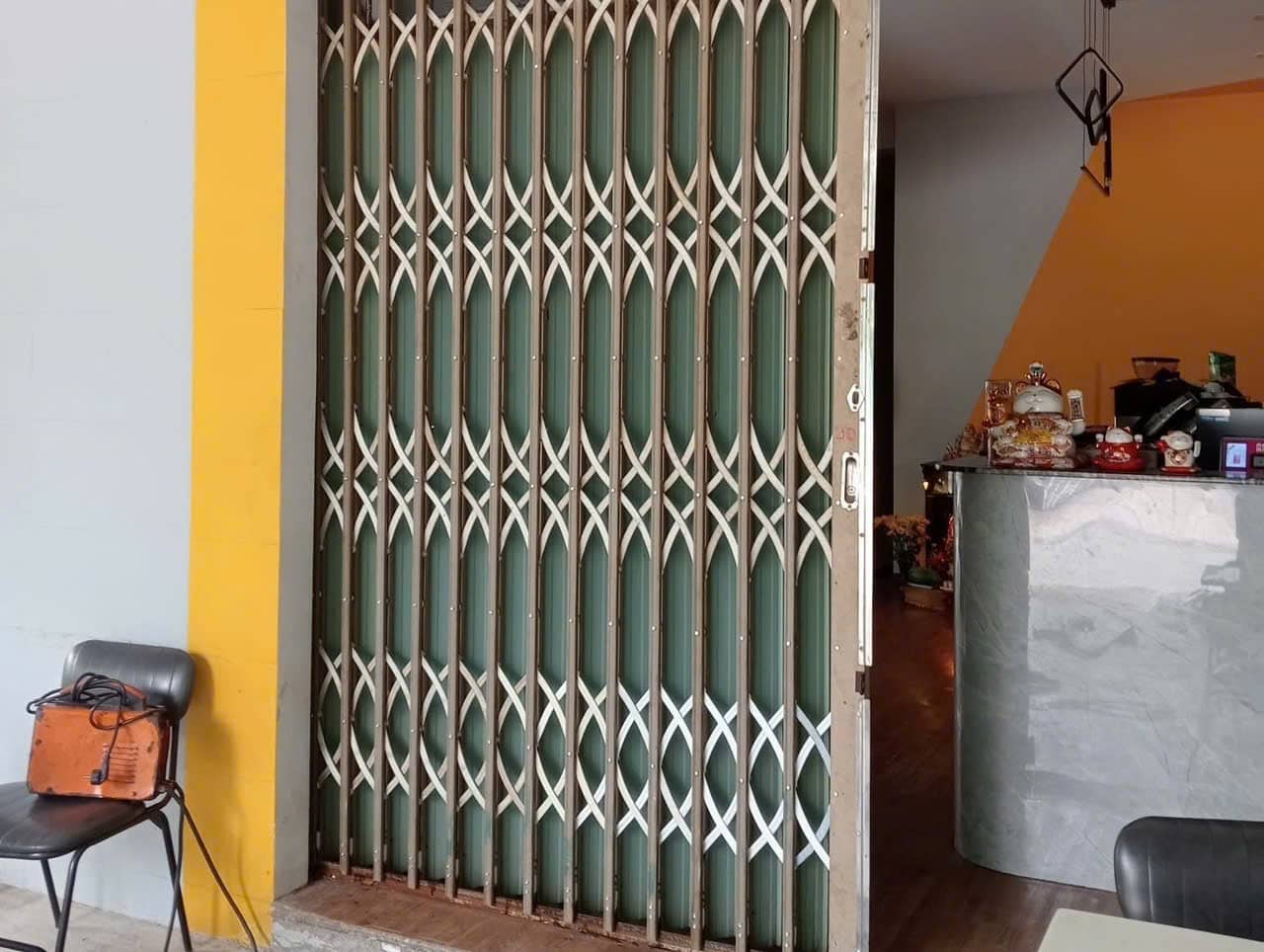 Dịch Vụ Sửa Cửa Kéo Giá Rẻ, Uy Tín Tại TPHCM: Cứu Hộ Siêu Tốc – Linh Kiện Chính Hãng 2026✅ 13 Thợ Sửa Cửa Kéo Giá Rẻ 24/7 Tại TPHCM: Cứu Hộ 15 Phút, - Vua Cửa Cuốn