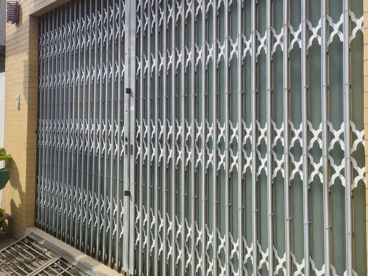 Dịch Vụ Sửa Cửa Kéo Giá Rẻ, Uy Tín Tại TPHCM: Cứu Hộ Siêu Tốc – Linh Kiện Chính Hãng 2026✅ 17 Sửa Cửa Kéo TPHCM: Cứu Hộ 15 Phút, Giá Rẻ 24/7