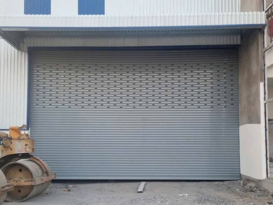 Các Mẫu Cửa Cuốn Đài Loan Đẹp – Mẫu Mới Cho Nhà Phố, Cửa Hàng, Nhà Xưởng 20 Các mẫu cửa cuốn Đài Loan đẹp cho nhà xưởng
