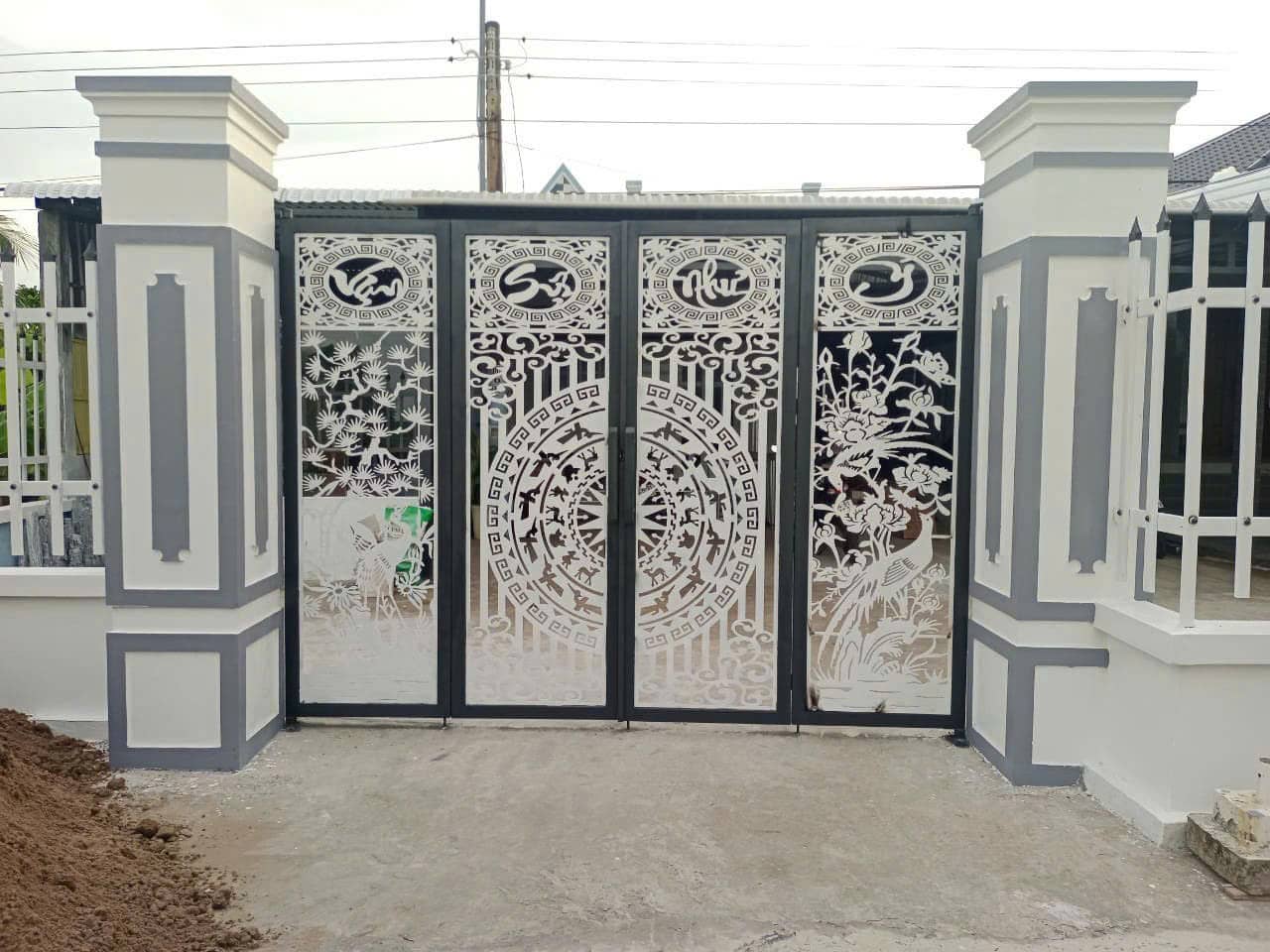 Khám Phá 30+ Mẫu Cửa Cổng Sắt 4 Cánh Đẹp Đơn Giản Cho Công Trình Hiện Đại✨ 13 Khám Phá 30+ Mẫu Cửa Cổng Sắt 4 Cánh Đẹp Đơn Giản Cho Công Trình Hiện Đại