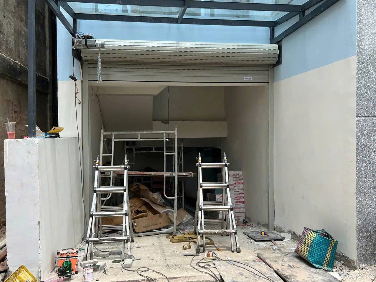 Kích Thước Cửa Cuốn Chuẩn Nhà Phố 2026 – Bảng Size Thông Dụng & Cách Tính Chuẩn Kỹ Thuật 13 Các thông số kích thước cửa cuốn cần hiểu đúng