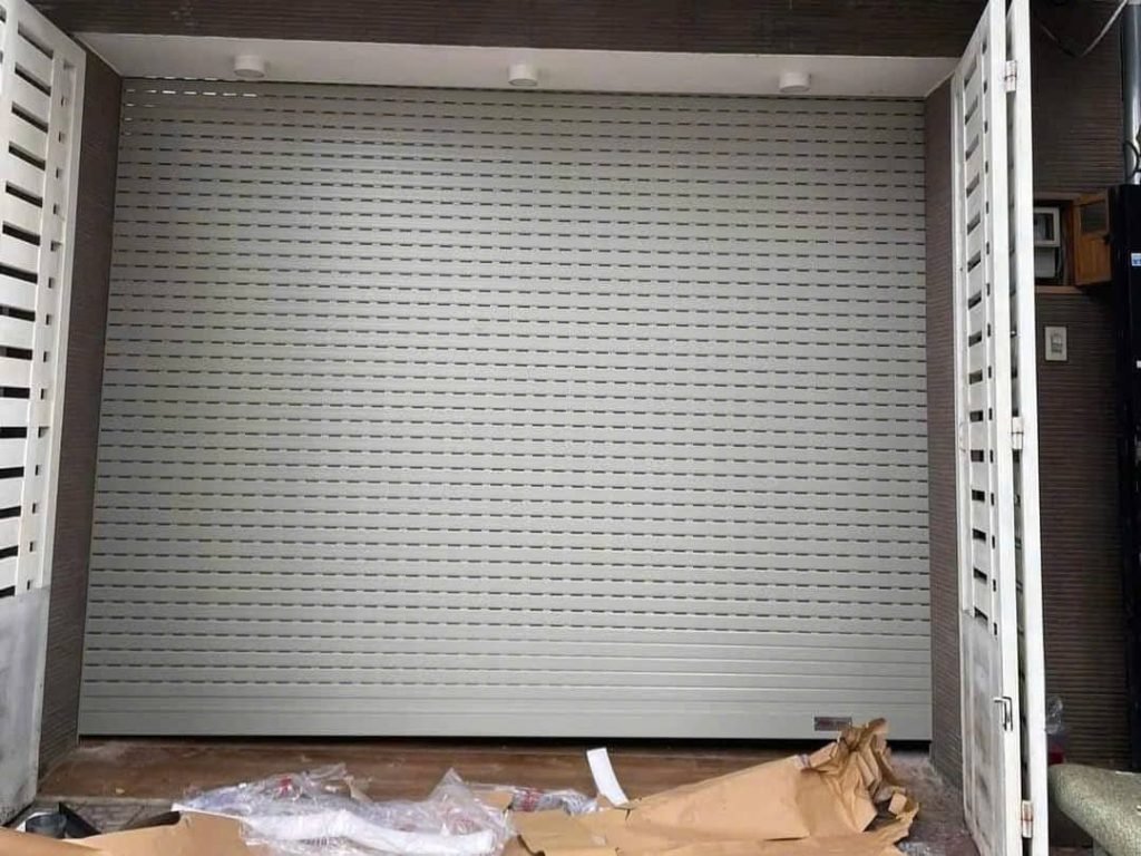 5 Kinh Nghiệm Lắp Cửa Cuốn Bền Và An Toàn (Chuẩn Kỹ Thuật) 11 5 Kinh Nghiệm Lắp Cửa Cuốn Bền Và An Toàn - Chuẩn Kỹ Thuật