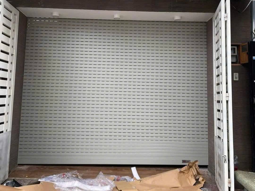 Cửa Cuốn Đức Có Mấy Loại? 2 Dòng Phổ Biến Nhất Hiện Nay & Cách Chọn Chuẩn 11 Cửa cuốn Đức có mấy loại? Tìm hiểu chi tiết các dòng cửa cuốn khe thoáng, nan kín