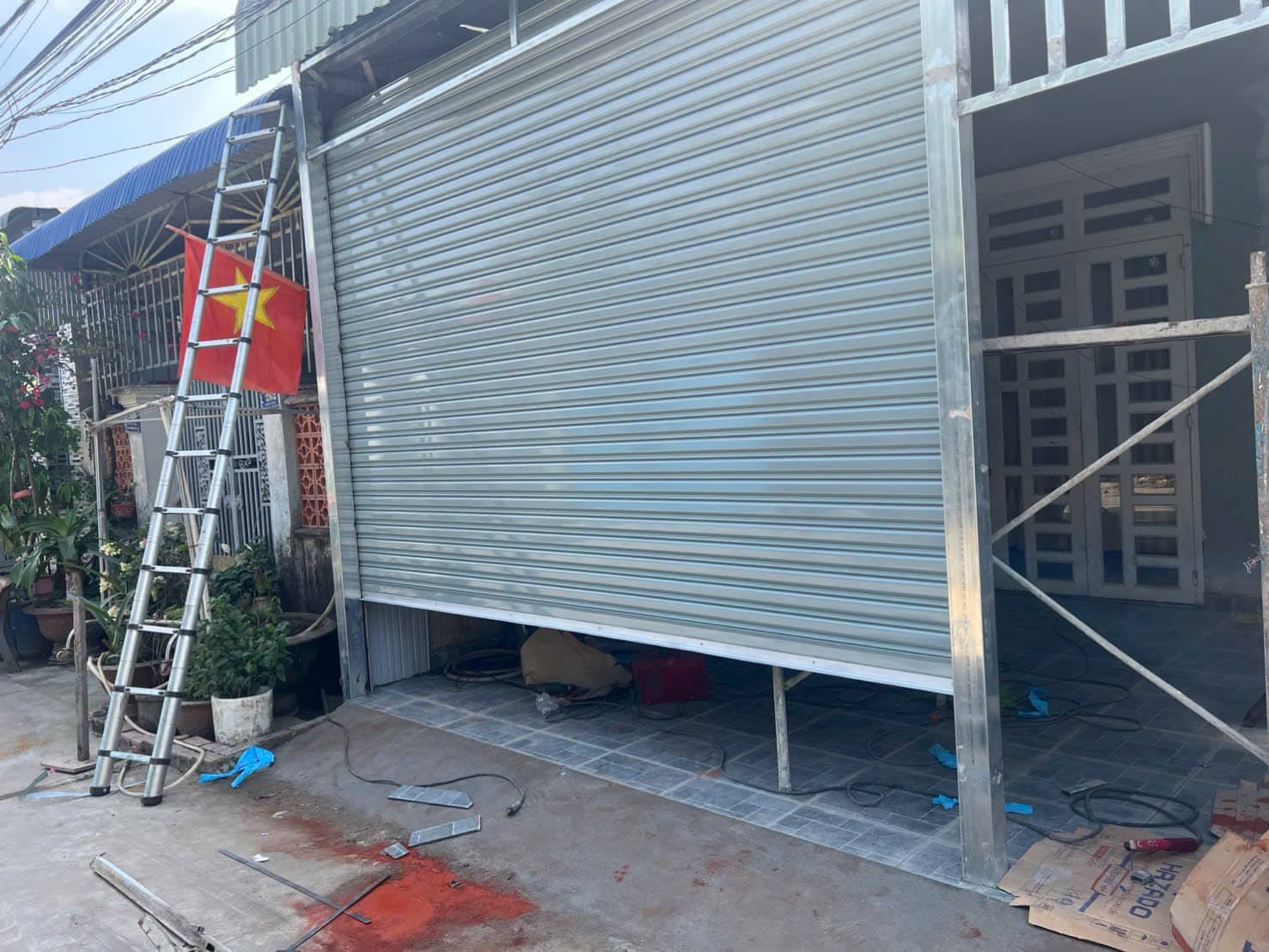 Sửa Cửa Cuốn Phường Bến Thành – Thợ Chuyên Nghiệp, Có Mặt Trong 30 Phút, Phục vụ 24/7 15 Bảng Giá Sửa Cửa Cuốn Phường Bến Thành – Minh Bạch, Không Phát Sinh