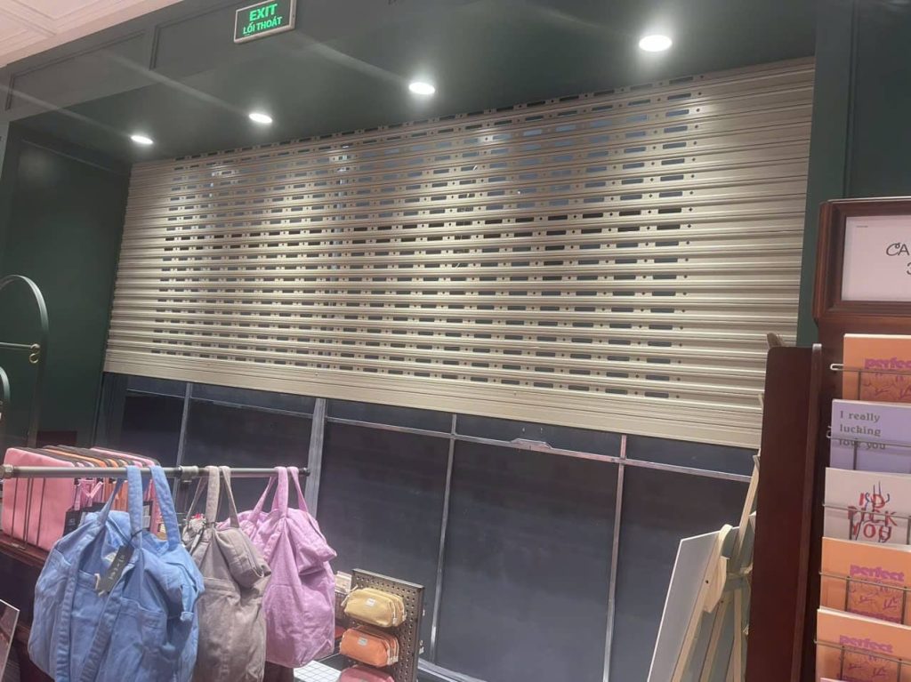 Các Yếu Tố Ảnh Hưởng Giá Cửa Cuốn – Cách Tính Chi Phí Chính Xác 8 Yếu Tố Ảnh Hưởng Giá Cửa Cuốn Bạn Cần Biết Trước Khi Lắp