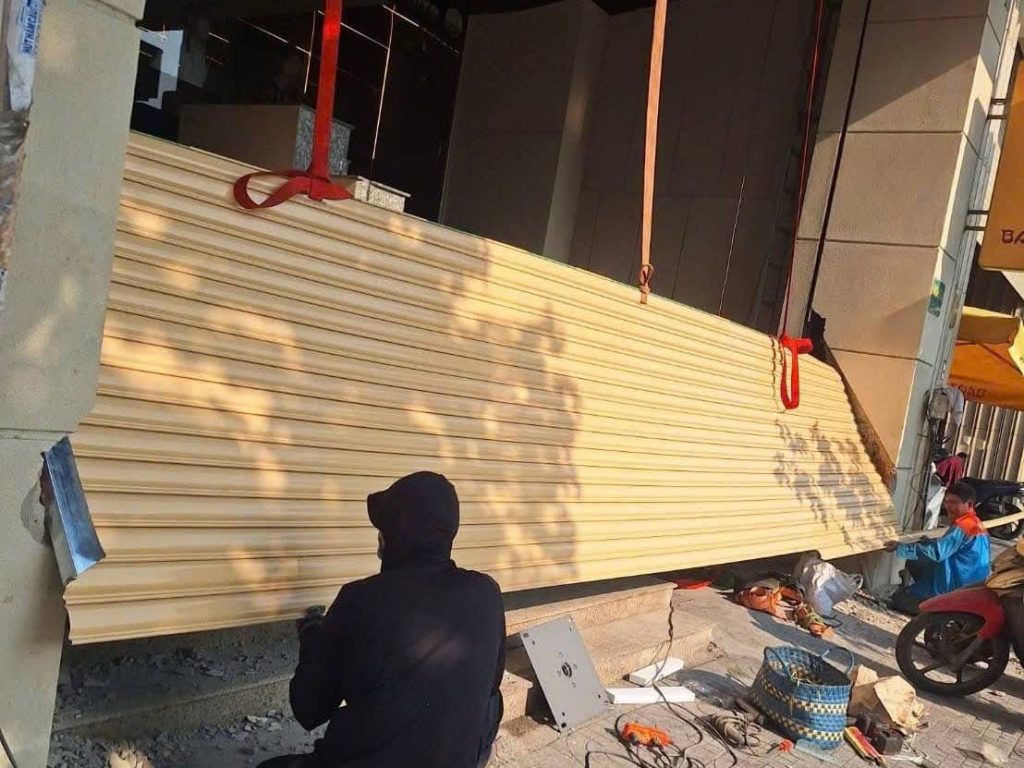 Sửa Cửa Cuốn Phường Xóm Chiếu ( Quận 4 )– Cứu Hộ Tốc Hành 15 Phút 24/7 12 Thợ Sửa Cửa Cuốn Phường Xóm Chiếu Đến Nhanh 15 Phút