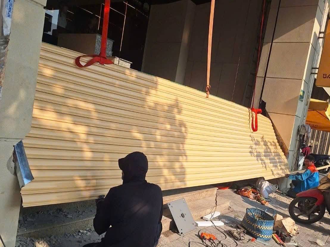 Sửa Cửa Cuốn Phường Cầu Ông Lãnh – Có Mặt Trong 15 Phút, Xử Lý Dứt Điểm 24/7 18 Thợ Sửa Cửa Cuốn Trên Các Tuyến Đường Tại Phường Cầu Ông Lãnh