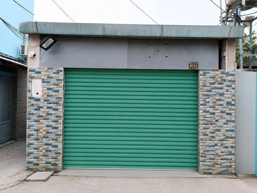 10+ Mẫu Cửa Cuốn Tấm Liền Đẹp, Gọn, Phù Hợp Nhà Phố Và Kho Xưởng 31 9. Mẫu Cửa Cuốn Tấm Liền Kéo Tay