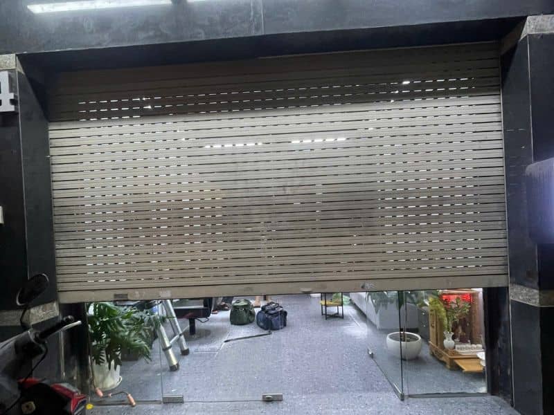 Sửa Cửa Cuốn Phường Lĩnh Nam – Đúng Lỗi, Rõ Chi Phí, Hỗ Trợ 24/7 13 Sửa Cửa Cuốn Phường Lĩnh Nam 24/7 – Có Thợ Sau 15–30 Phút | Vua Cửa Cuốn
